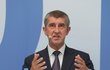 Superdebata Blesk.cz: Andrej Babiš (ANO) s nálepkou od Lubomíra Zaorálka (ČSSD)