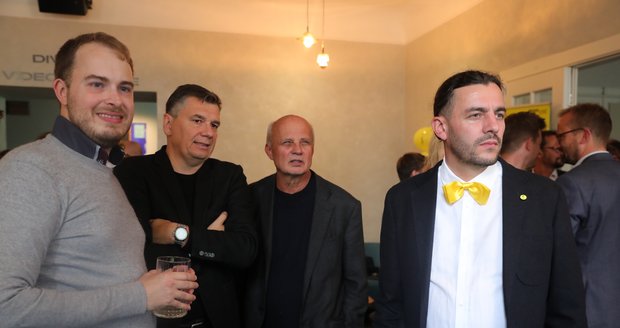 Štáb Prahy sobě navštívil i podnikatel a někdejší kandidát na prezidenta Michal Horáček. Do hovoru se s ním pustil náměstek primátora Adam Scheinherr se zastupitelem Pavlem Zelenkou.