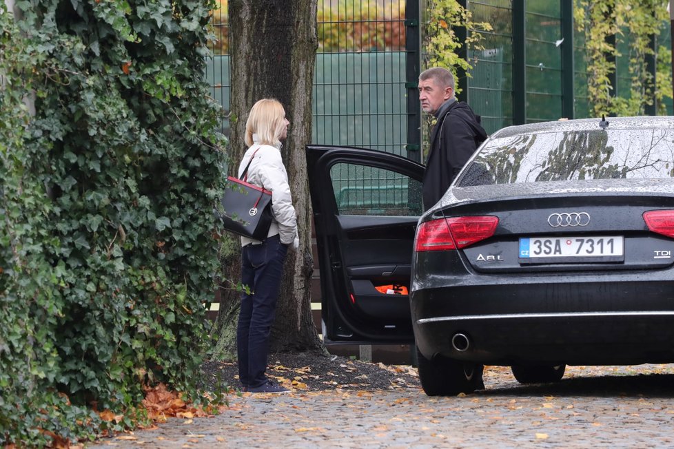 Andrej Babiš začal v Průhonicích první povolební vyjednávání uspořádání postů v Poslanecké sněmovně.