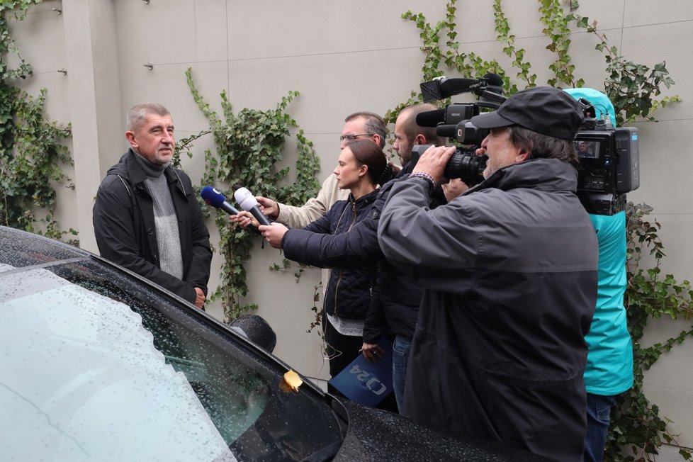 Andrej Babiš začal v Průhonicích první povolební vyjednávání uspořádání postů v Poslanecké sněmovně.