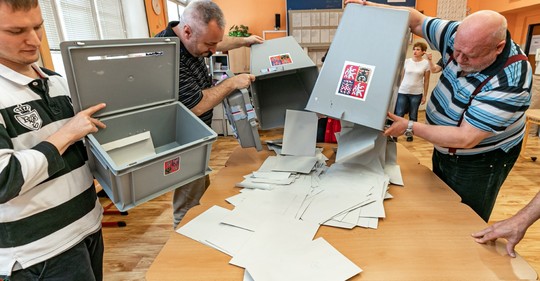 První volební výsledky dorazily na Český statistický úřad už ve 14:24