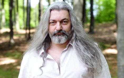 Daniel Hůlka (45), zpěvák