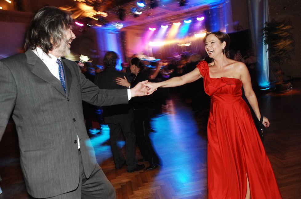 Jolana tančí se svým manželem Petrem Císařovským