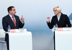 Předvolební debata 2017: Politici se bavili o drahých nájmech, znečištění nebo lithiu.