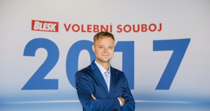 Moderátor volebního studia Jakub Veinlich