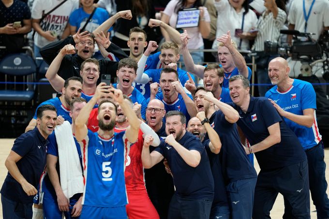 Volejbalisté vzpomínají, co doprovázelo úspěch: výměna prádla s dalšími týmy i nákupy Volejbalisté vzpomínají, co doprovázelo úspěch: výměna prádla s dalšími týmy i nákupy