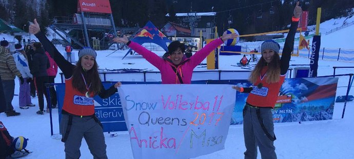 Domácí mistrovský titul ve snow volejbalu mezi ženami vybojovala Michaela Knoblochová s Annou Dostálovou.