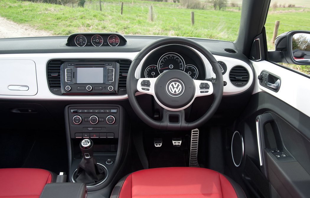 Volkswagen Beetle Cabrio 60s White Edition (2013)