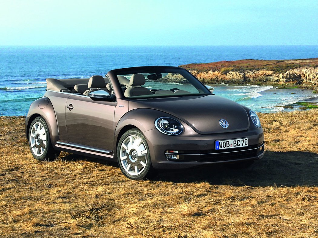 Volkswagen Beetle Cabrio 70s Edition (2013)