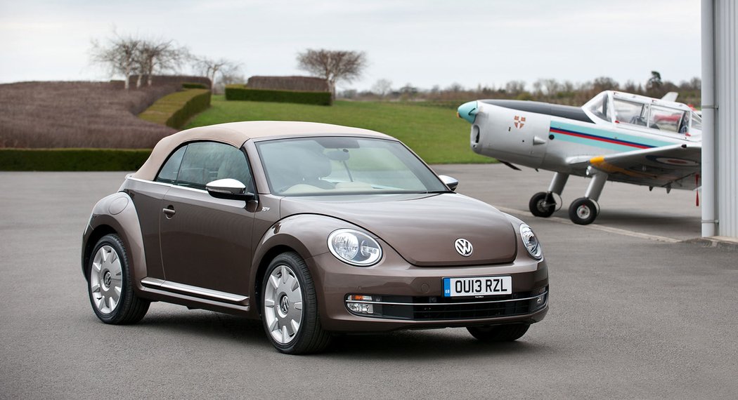 Volkswagen Beetle Cabrio 70s Edition (2013)