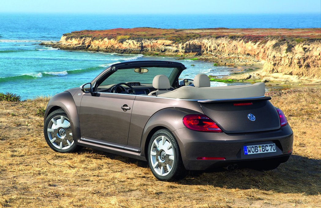 Volkswagen Beetle Cabrio 70s Edition (2013)