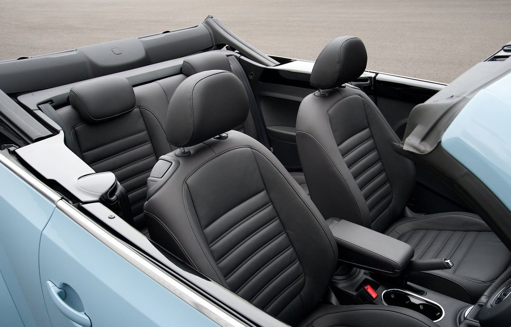 Volkswagen Beetle Cabrio Sport (2013)