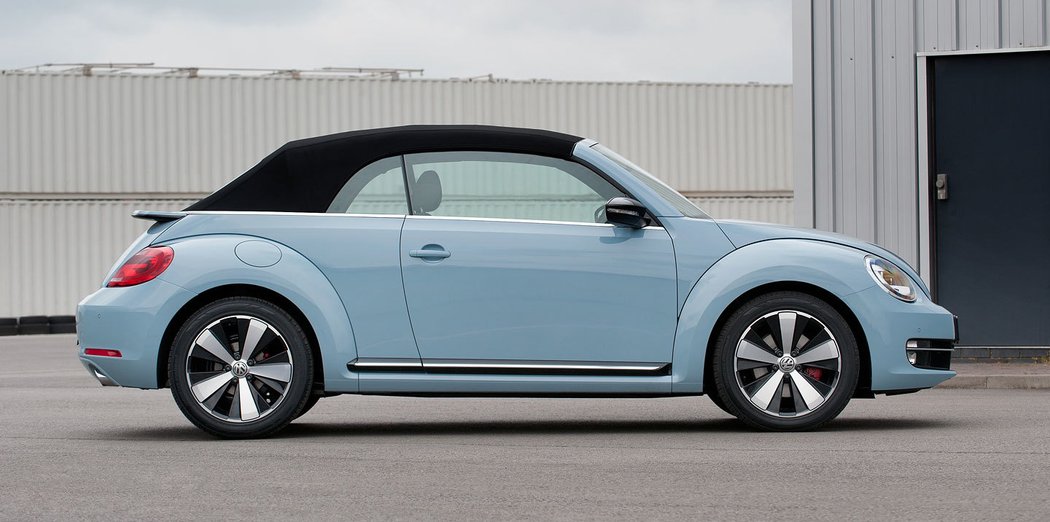 Volkswagen Beetle Cabrio Sport (2013)