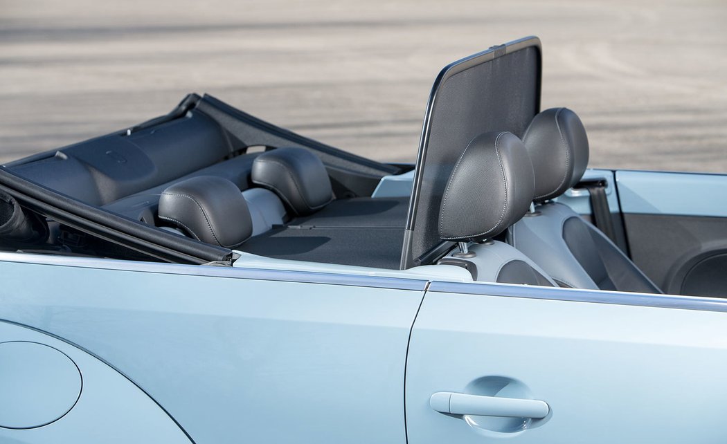 Volkswagen Beetle Cabrio (2015)