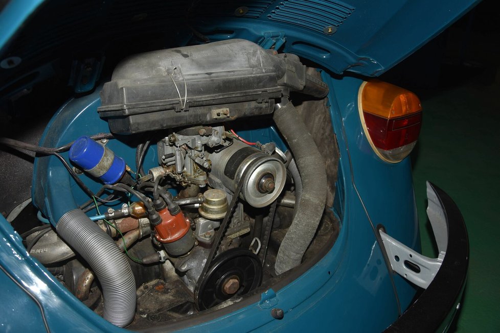 VW Brouk 1200, rok výroby: 1978, motor 1192 kubických cm, výkon 34 koní, maximální rychlost: 120 km/h.
