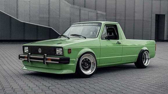 Na prodej je klasický VW Caddy s osmiválcem. Motor z Audi našel místo na korbě