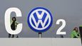 Protest proti Dieselgate. Volkswagen bude platit pokuty, možná náhrady některým majitelům, prodej mu ale v Evropě neklesl.