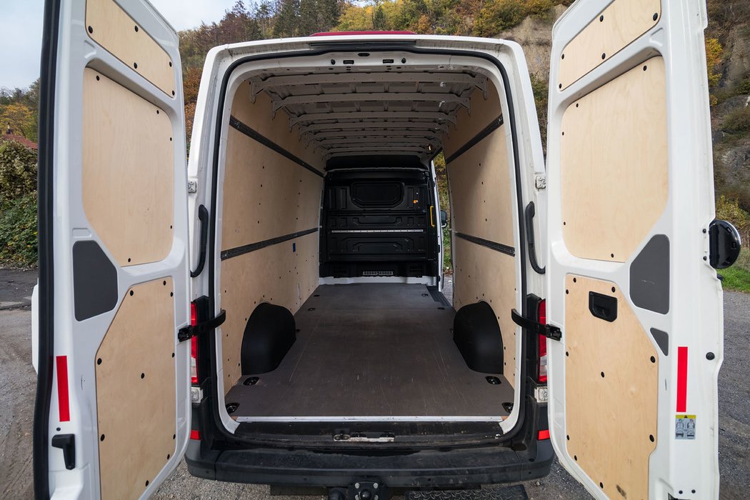 Volkswagen Crafter 35 skříň 2.0 TDI (103 kW)