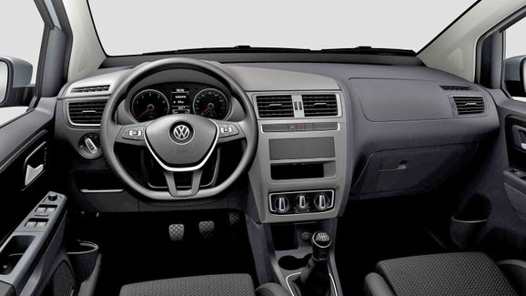 Volkswagen už kvůli nedostatku čipů prodává jeden model bez infotainmentu