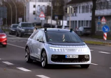 První Volkswagen bez volantu? Novinka už vozí lidi v německých ulicích