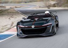 Volkswagen vyrobil Golf GTI Roadster a nechal nás ho řídit! Má přes 500 koní, stačilo jen pár