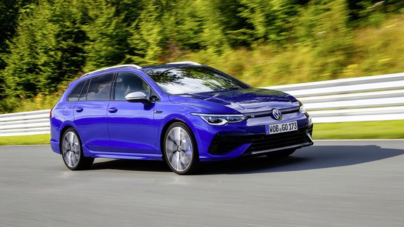 Za volantem VW Golf R Variant: Bodoval na okruhu, okreskách i vodě