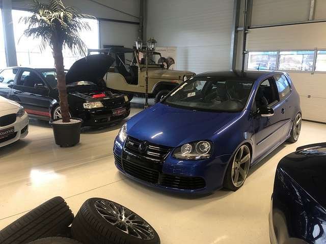 Volkswagen Golf R32