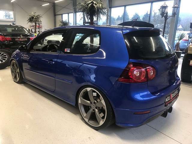 Volkswagen Golf R32