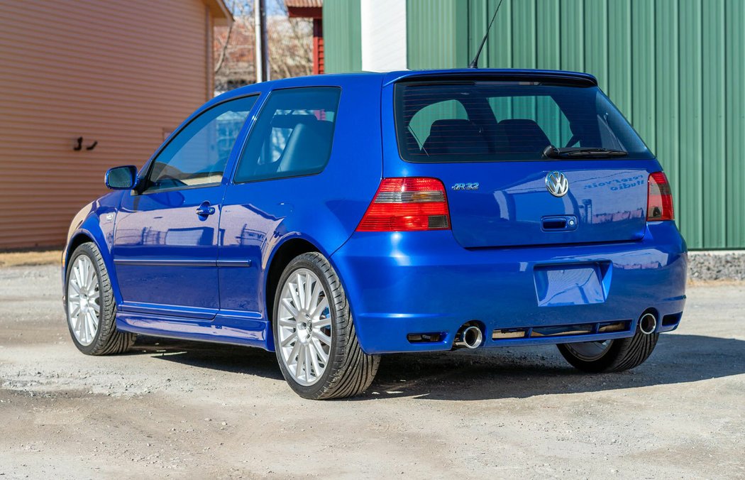 Volkswagen Golf R32