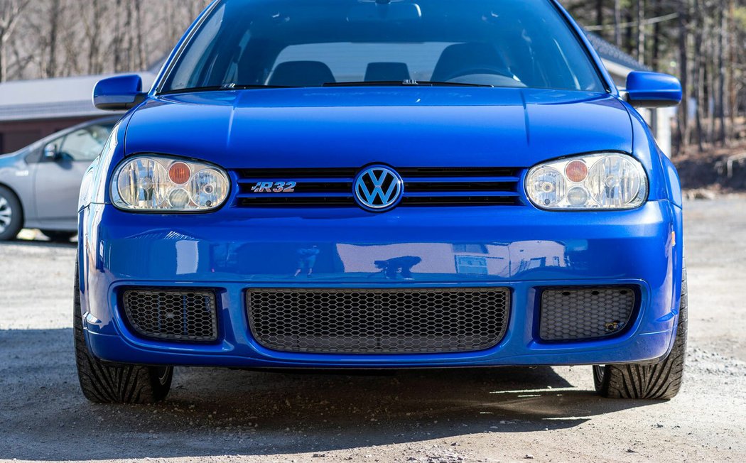 Volkswagen Golf R32