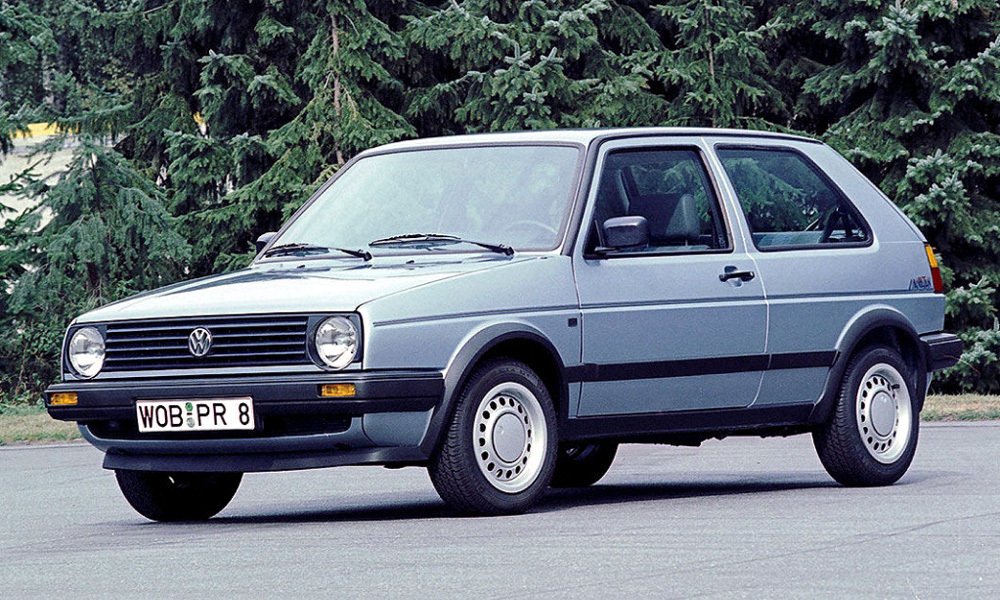 Golf Manhattan z roku 1988 měl po faceliftu širší lamely mřížky chladiče a malý spoiler pod předním nárazníkem.