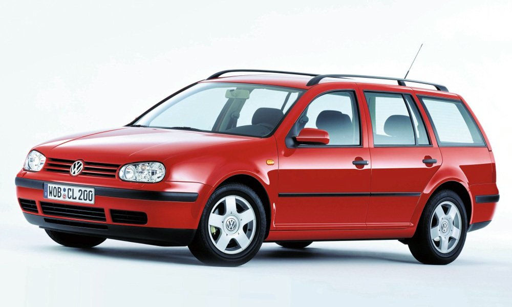 Pětidveřové kombi Volkswagen Golf IV Variant se začalo vyrábět v roce 1999.