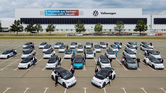 Práce na VW ID.3 nekončí. Teď s ním budou jezdit zaměstnanci továren automobilky