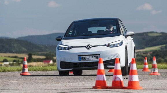 Němci zákaz spalovacích aut nechtějí. Hrozí přitom od roku 2030