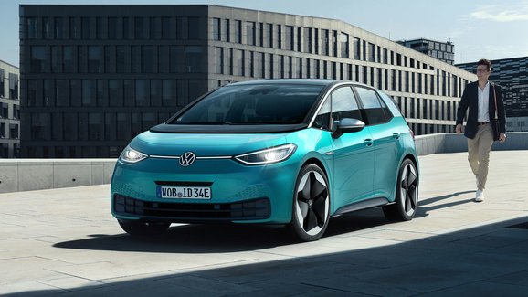 Volkswagen si věří, zvýšil odhad výroby elektromobilů