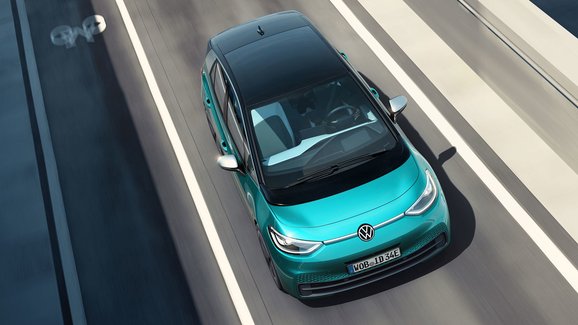 Volkswagen už prý zvažuje ostrou verzi svého lidového elektromobilu