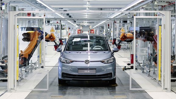 Volkswagen zahájil výrobu elektrického hatchbacku ID.3