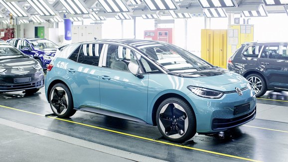 Zahájení prodeje elektrického VW ID.3 v ohrožení, automobilku prý trápí software