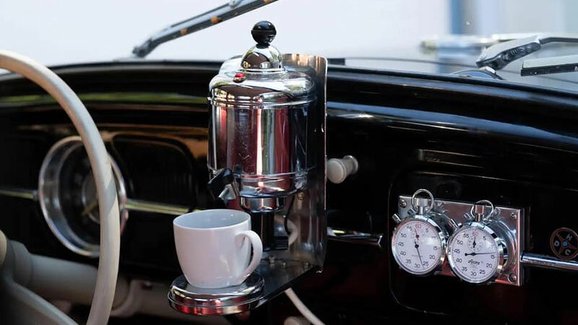 Volkswagen nabízel kávovar na přístrojovou desku lidového vozu