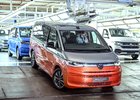 Nový Volkswagen Multivan T7 se už vyrábí. Továrna v Hannoveru byla kvůli němu zásadně upravena