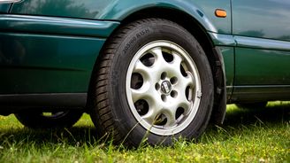 Kola značky BBS byla mezi fanoušky volkswagenů vždy velmi vyhledávaná. Dostupná byla pro golf i passat. Patnáctipalcový průměr ráfku představoval nadstandard. Kola značky BBS byla mezi fanoušky volkswagenů vždy velmi vyhledávaná. Dostupná byla pro golf i passat. Patnáctipalcový průměr ráfku představoval nadstandard.