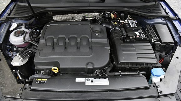 Spalovací motory jen tak nezmizí, soudí VW. Přežijí díky zeleným palivům