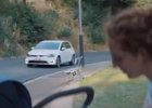 Volkswagenu zakázali další reklamu, tentokrát prý ponižuje ženy. Podívejte se