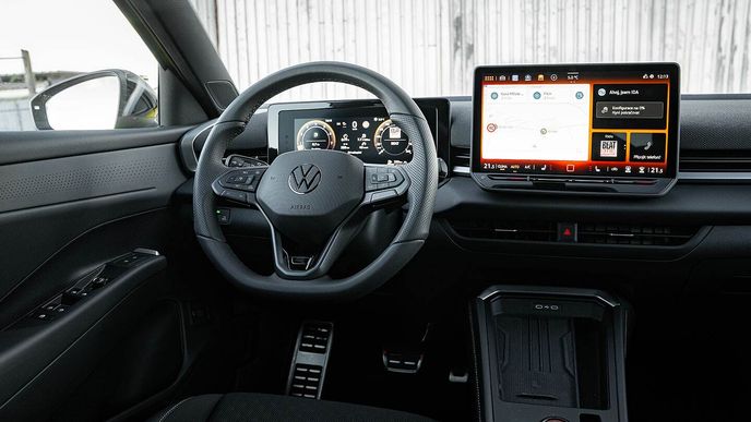 Volkswagen T-Roc 1.5 eTSI DSG7 R-Line Volkswagen T-Roc 1.5 eTSI DSG7 R-Line