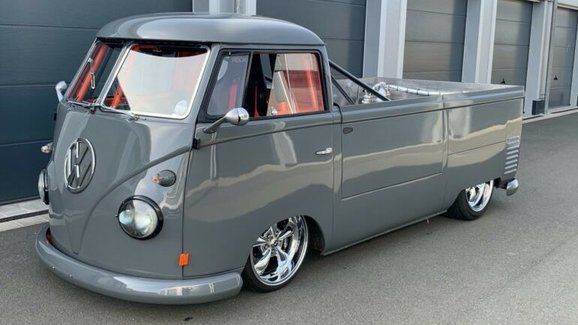 Na prodej je Volkswagen T1 v extrémní úpravě. Pohání ho motor Porsche