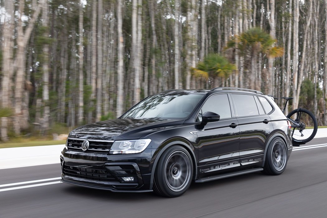 Volkswagen Tiguan SE R-Line Black RiNo Concept