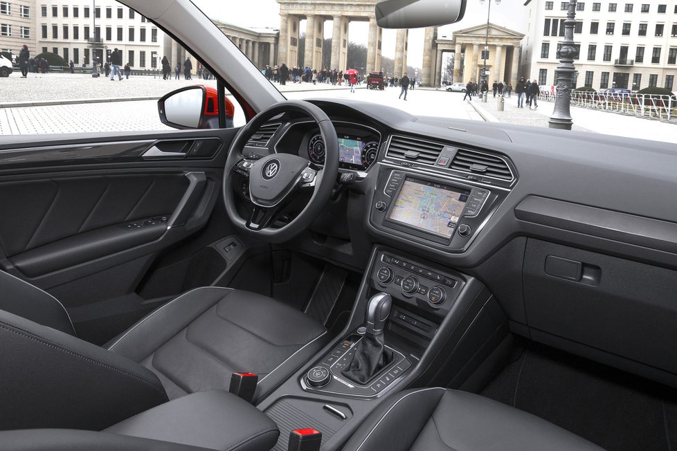 Interiéru vládnou tvary, které známe i z jiných modelů značky Volkswagen. Palubní deska připomíná kompaktní MPV Touran.