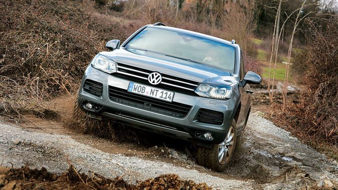 Volkswagen Touareg zvládne v terénu mnohem víc než běžná SUV