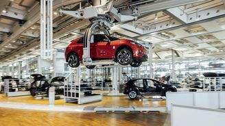 Továrna Volkswagenu v Drážďanech Továrna Volkswagenu v Drážďanech