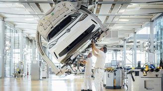 Továrna Volkswagenu v Drážďanech Továrna Volkswagenu v Drážďanech